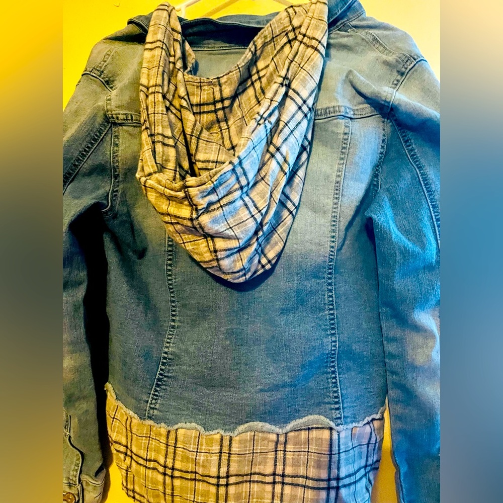 Wallflower Authentic Denim Top, with Built-in Flannel Hood, Size XL - Picture 7 of 9